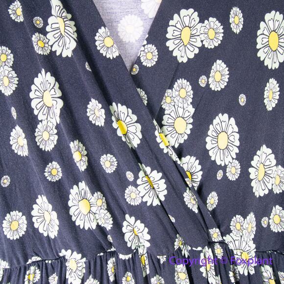 Modcloth daisy faux wrap short sleeve dress with side slit size 4X‎ - Picture 5 of 13